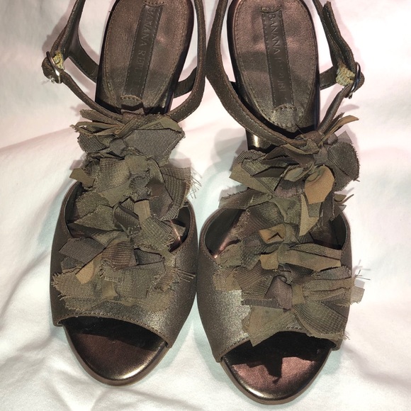 BR metallic brown 3” heels with peep-toe & strap - Picture 3 of 8